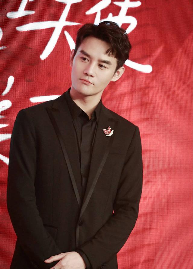 娱乐圈再传喜讯,演员王凯疑似准备结婚,女友是圈内人已经半同居