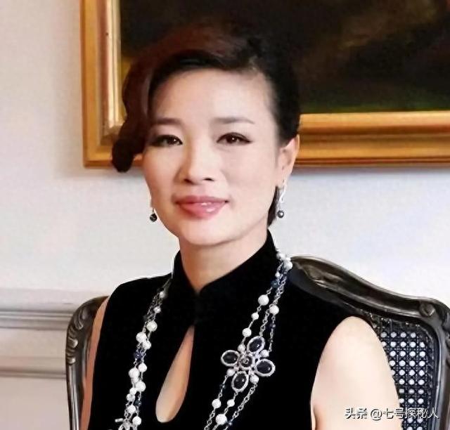 温州富婆胡洁,前脚送巨贪前夫进监狱,后脚嫁周立波,将其宠成宝