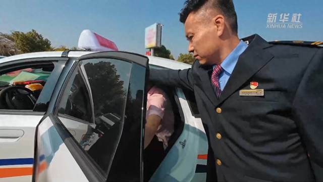 新春走基层|“搭我肩膀吧”——盲人按摩师苏师傅的回家之旅