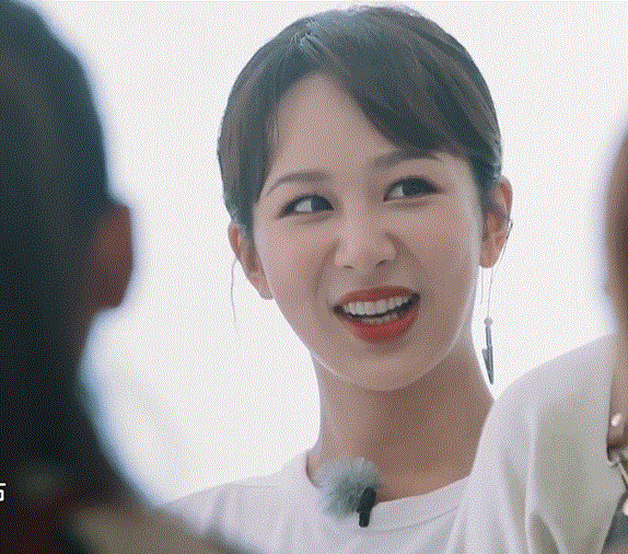 跟杨超越甜爆,跟关晓彤一起却被黑惨,CP这件事到底有多玄学?