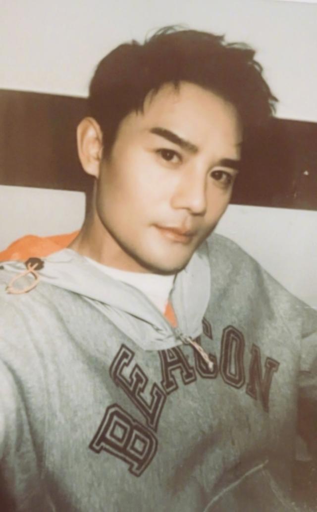 娱乐圈再传喜讯,演员王凯疑似准备结婚,女友是圈内人已经半同居