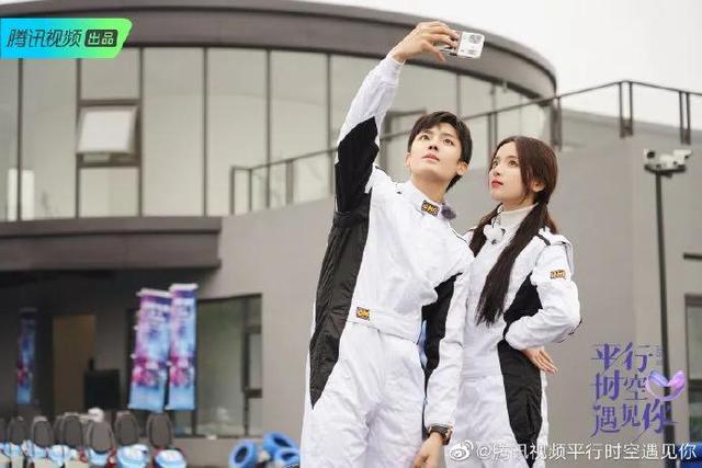 跟杨超越甜爆,跟关晓彤一起却被黑惨,CP这件事到底有多玄学?