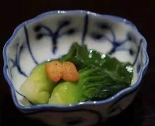 炒牛河、松花蛋、麻婆豆腐……人均2000元吃不饱？网红餐厅被吐槽，商家回应