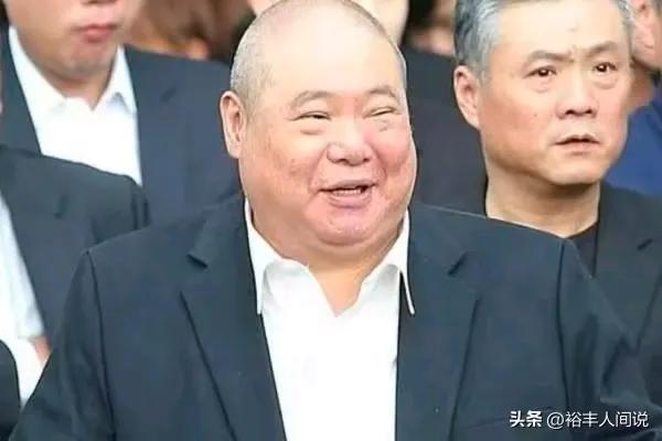 竹联帮帮主黄少岑去世！传新帮主身份，纵横江湖30年喜喝酒与热闹