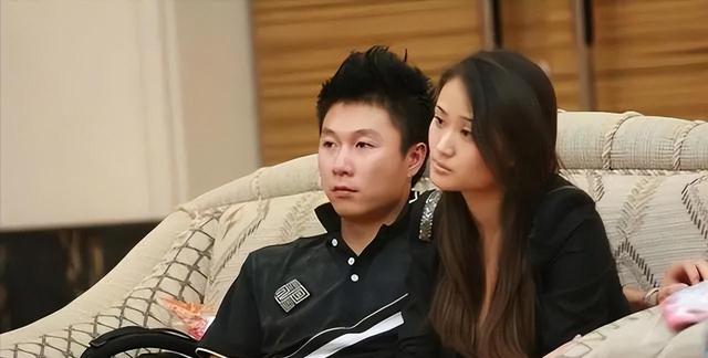 李安琪：嫁给体操王子李小鹏13年，却成了他形象上最大的“黑点”