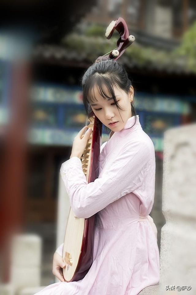 读了《琵琶行》为什么我觉得琵琶女一点不凄惨？上岸的夜总会花魁