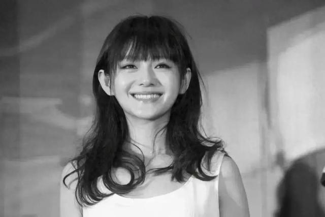 大S去世12天，亲友齐聚家中喝香槟弹琴告别，具俊晔暴瘦12斤