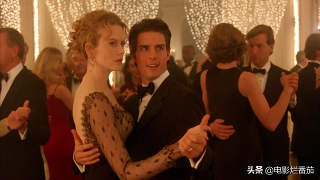 《大开眼戒》：阿汤夫妇在电影公映后离婚，导演在公映前突然死亡