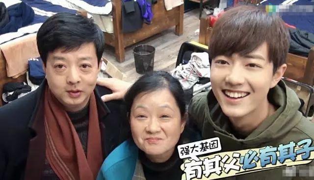 明星与父母合照：刘诗诗妈妈有气质，杨迪妈妈最让我惊讶