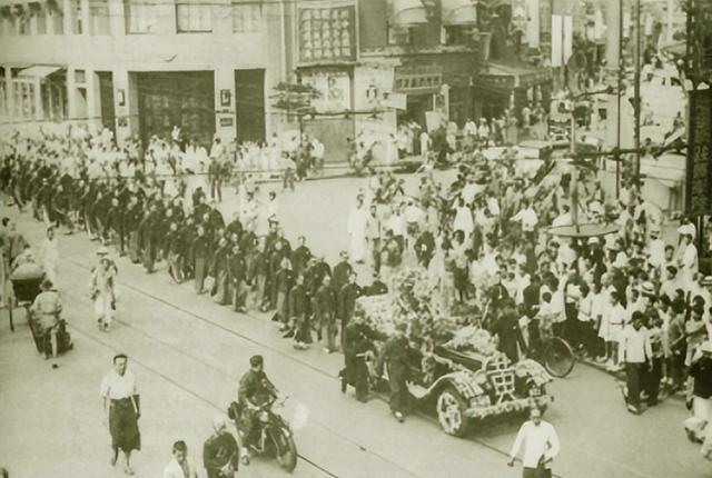 民国商业奇才，借钱不花按时还利息，积累信誉后靠经商成为富翁