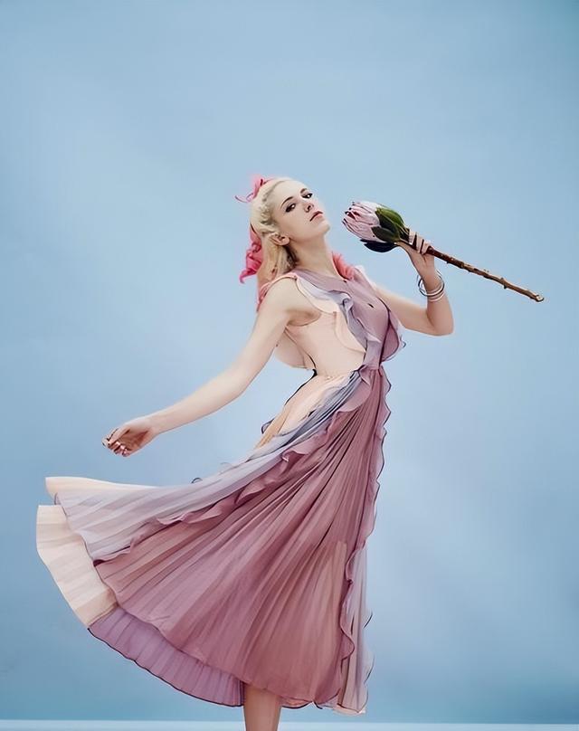 央视最火外籍女星金小鱼,爱上中国小伙却遭抛弃,她如今怎么样了