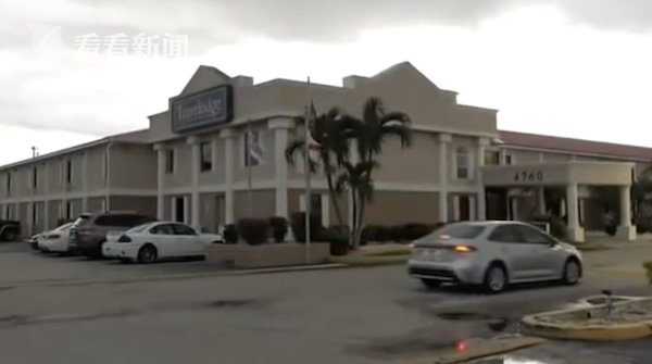 美国警方从下水道拉出名女子 全身赤裸腿被绑住