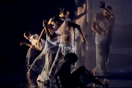 时代少年团：22至28岁，吸血鬼伯爵造型魅力绽放