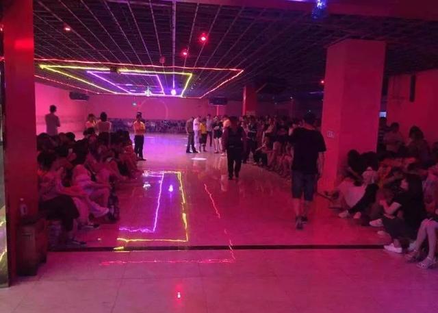 苏州黑舞成历史,这些年老王花了多少退休金,老李动多少拆迁款?