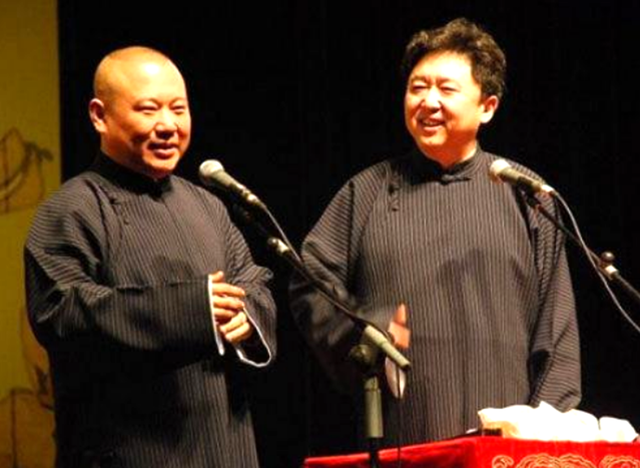 杨进明直播:别再揪着“七月风波”不放,聊聊相声新话题。