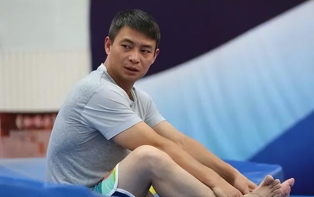 体操兄弟成世界冠军，退役后娶美貌妻子，如今身价上亿没有孩子