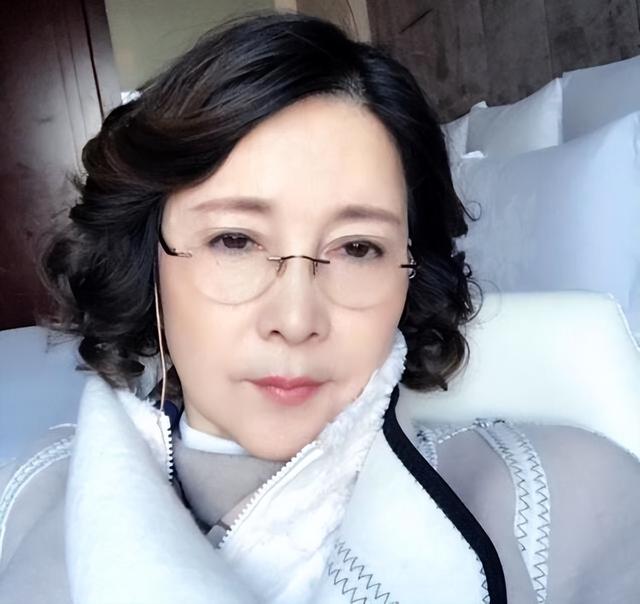 李小璐的母亲张伟欣:女儿离婚我心疼,盼望他们为了孩子复合