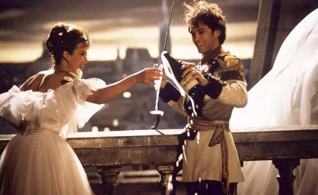 苏菲·玛索从初吻里展现的一眼如沐春风，到52岁时神秘曼妙，令人领略女性之美的至高境界