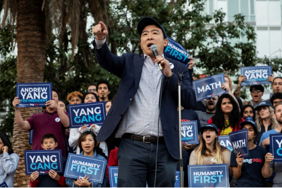 华裔政客竞选纽约市长，从一骑绝尘到承认败选，杨安泽做错了什么