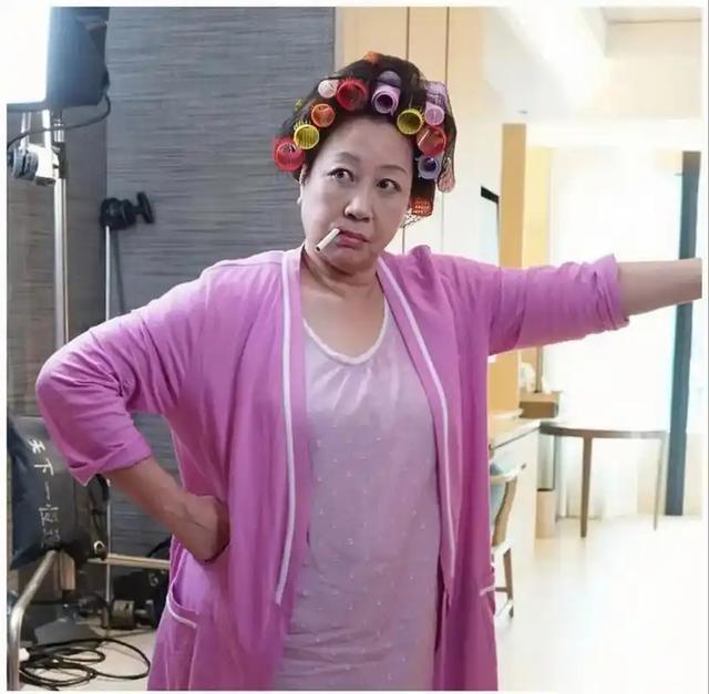 元秋:中年被坑一蹶不振,机缘巧合陪师妹试戏,54岁迎来人生巅峰