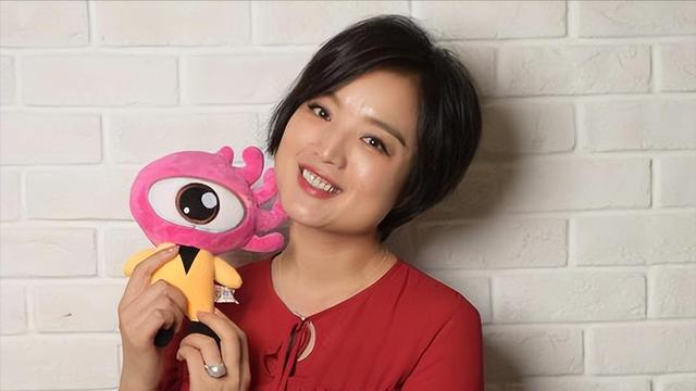 歌手白雪：38岁离婚，独自养子，却在44岁嫁下8岁的老公