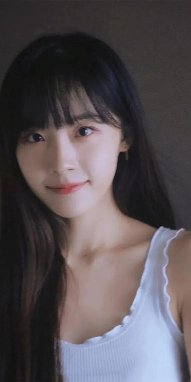 卢洋洋:颜值爆表,笑靥倾城,身材勾勒梦幻轮廓,解锁魅力新维度