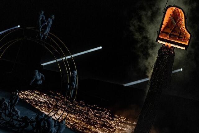 未来舞台上演“星际穿越之旅” 多图回顾巴黎奥运会闭幕式