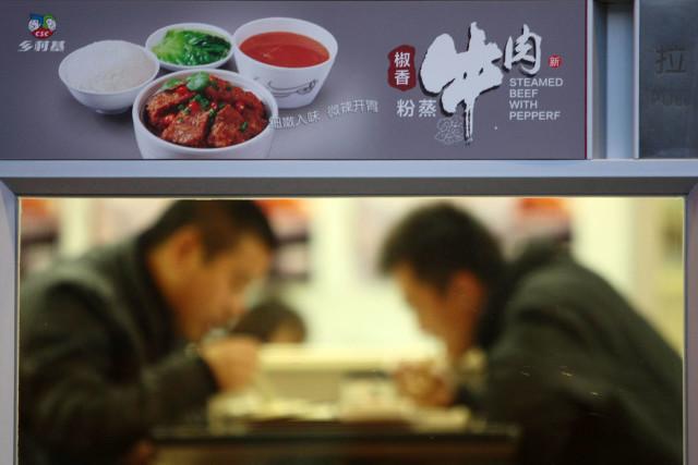 疫情下的餐饮店，员工成了最后的羔羊