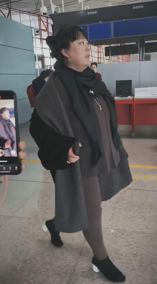 李菁菁现状:住北京宋庄别墅与父母一起生活,复出赚钱不再谈恋爱