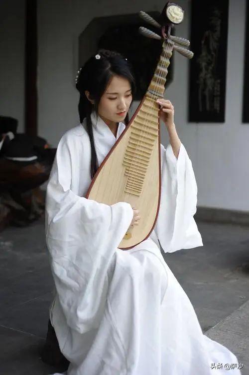 读了《琵琶行》为什么我觉得琵琶女一点不凄惨？上岸的夜总会花魁