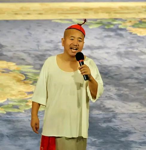 王小利：从二人转圈一路冲到荧幕，他的成名秘籍究竟是什么？