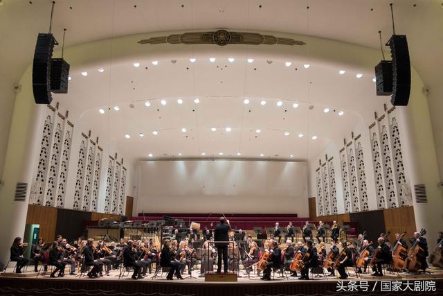 “漫步经典音乐会”英伦摇滚、美国爵士对话古典