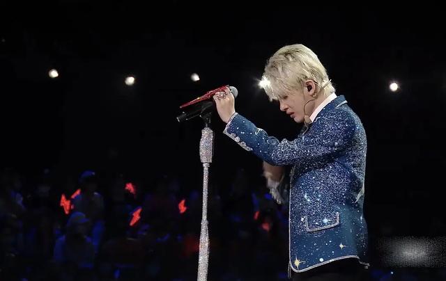 男团RISE正式解散!成员买下12颗星星做纪念,最后发言引粉丝泪崩