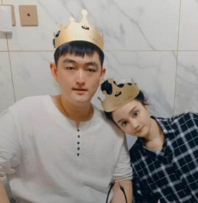 东北小品王赵本山:4个亲生子女,却同父不同命