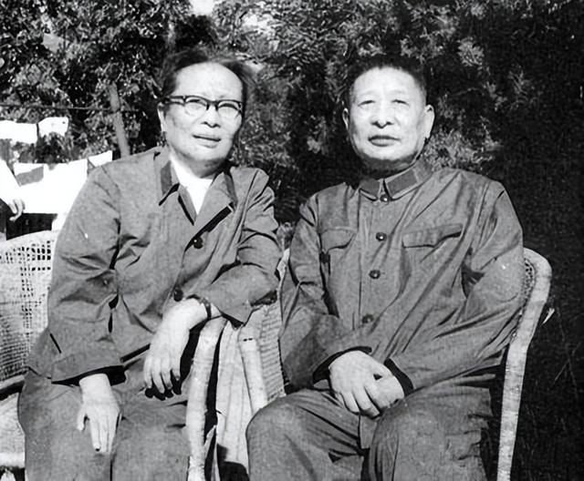 军委副主席赶往江苏给钟期光扫墓，皱眉批评：你们工作只看职务？