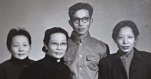 钟好好(军委副主席赶往江苏给钟期光扫墓，皱眉批评：你们工作只看职务？)