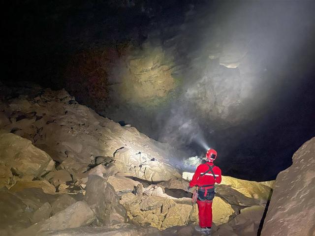 穿越超级大溶洞!宜来高速月山隧道双幅贯通