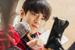 蒋雯丽电影(豆瓣87分，蒋雯丽处女作《我们天上见》用什么惊艳了我们的眼？)