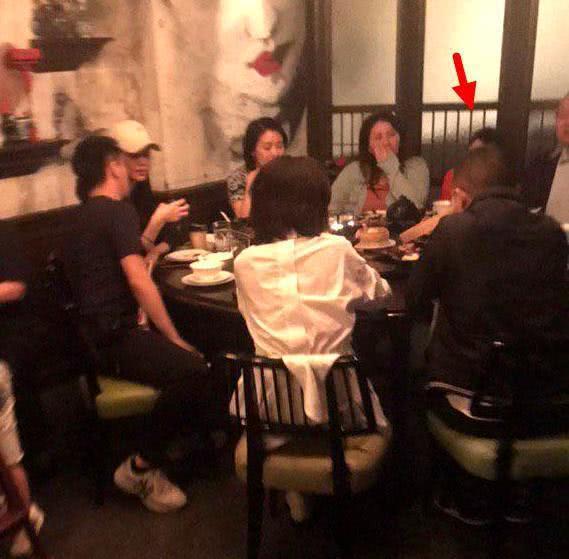 暗戳戳撒狗粮!奚梦瑶何猷君同戴情侣帽逛街被偶遇