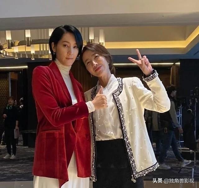 她是《爱的迫降》坏人三人组唯一的女性，曾是八头身美女超级模特