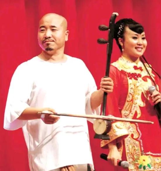 王小利：从二人转圈一路冲到荧幕，他的成名秘籍究竟是什么？