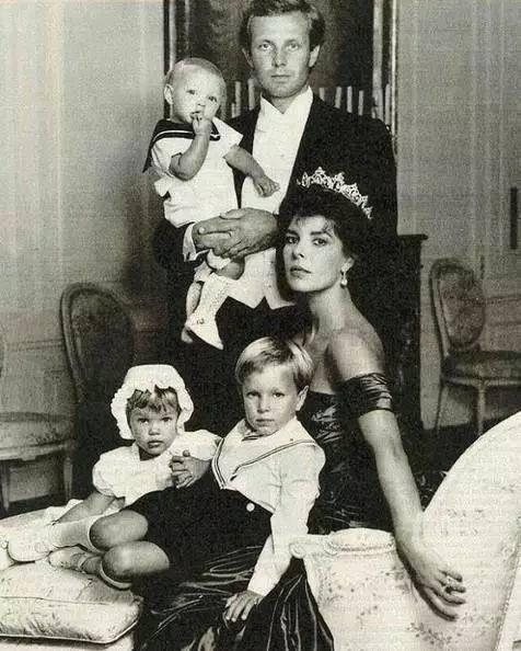 母亲是奥斯卡影后，三段婚姻都失败的摩纳哥卡罗琳公主