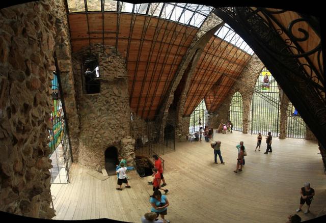 一句玩笑，美国少年用半个世纪，给自己造了一座奇幻城堡!