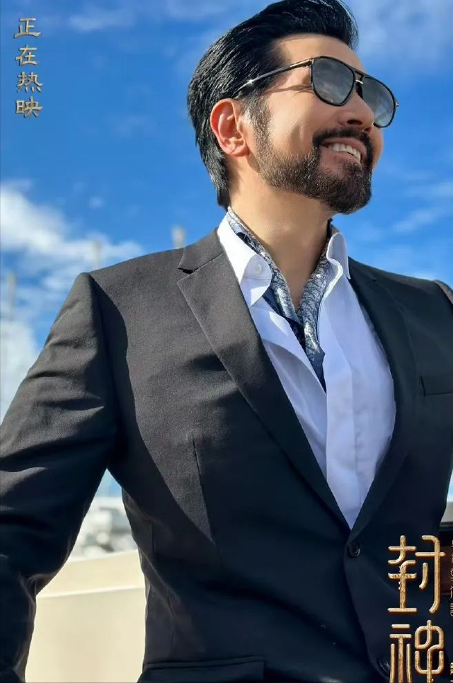 终于明白费翔没有老婆没有孩子的原因了！看他和许知远对谈就明白