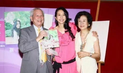 明星与父母合照：刘诗诗妈妈有气质，杨迪妈妈最让我惊讶