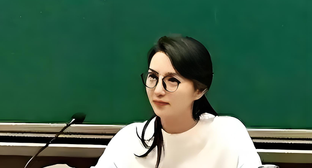 “万人迷”陈好，30岁嫁给二婚刘海峰，婚后连生3胎如今幸福不己