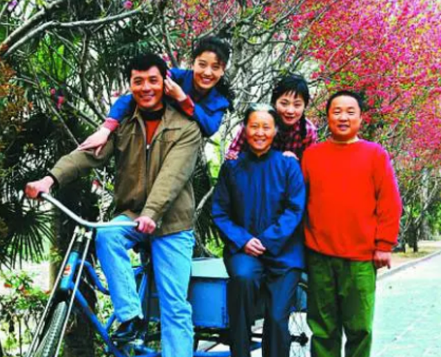 演员池华琼：曾是校园女神，出道33年0绯闻，47岁未婚未育很幸福