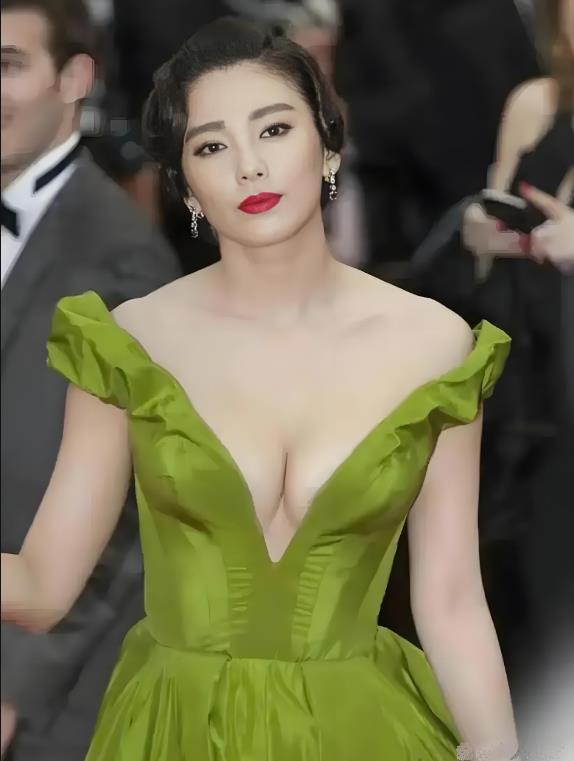 两任雪莉杨，是陈乔恩版的跟原著接近？还是张雨绮的跟原著接近？