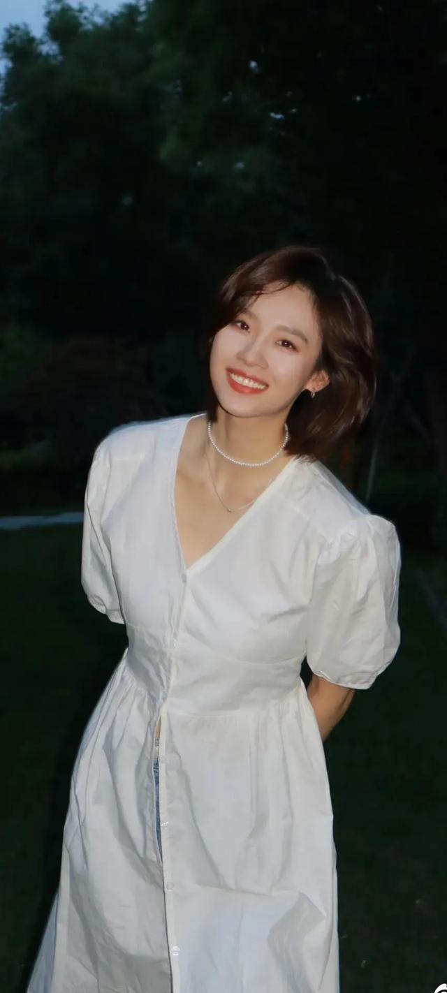 卢洋洋:颜值爆表,笑靥倾城,身材勾勒梦幻轮廓,解锁魅力新维度