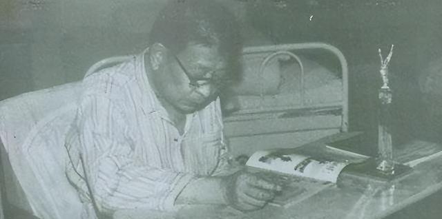 军委副主席赶往江苏给钟期光扫墓，皱眉批评：你们工作只看职务？